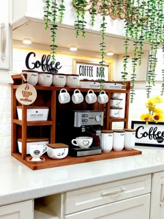 استند کافه باری چوبی با طراحی خاص و دارای قفسه که