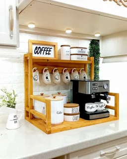 استند چوبی کافه بار مسترکلاغ – نظم‌دهنده برای قهوه‌ساز و فنجان